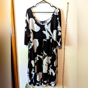 Dress by Lane Bryant, 3 quarter length, blackandwhite large flower print. 18/20
